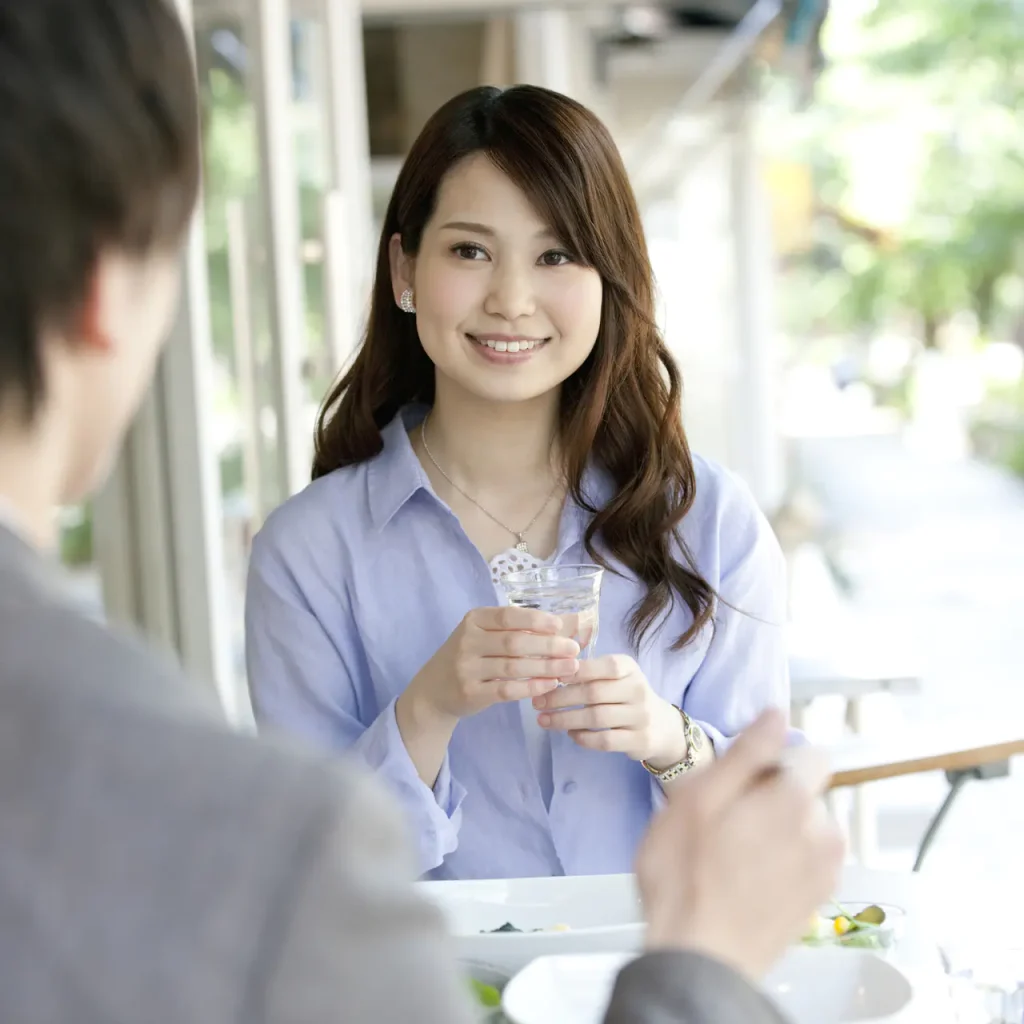 活動1ヶ月以内のお見合い成立100％交際成立率98％をキープ